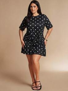 SHEIN BAE CURVE 大尺碼波點短袖前綁帶短版黑白洋裝 - 黑與白 - 查看 4