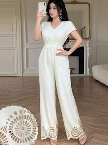 Modelyn 夏季純色設計V領鏤空燒花短袖壓褶腰身顯瘦優雅通勤女式連身褲 - 杏色 - 查看 7