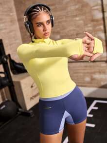 Powerista Jaqueta Esportiva Amarela Slim Fit com Gola Alta, Manga Longa e Abertura para o Polegar - Amarelo - Visão 9