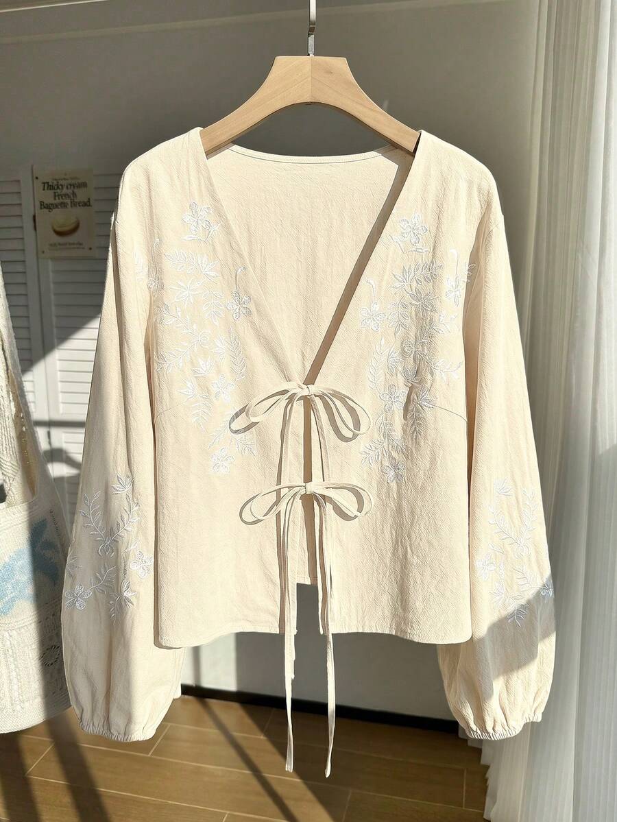 Comfortcana 大尺碼女款秋冬花卉刺繡前綁帶長袖襯衫，適合婚禮賓客、早午餐、派對、度假，全白 1950s 休閒可愛風 - 杏色 - 查看 1