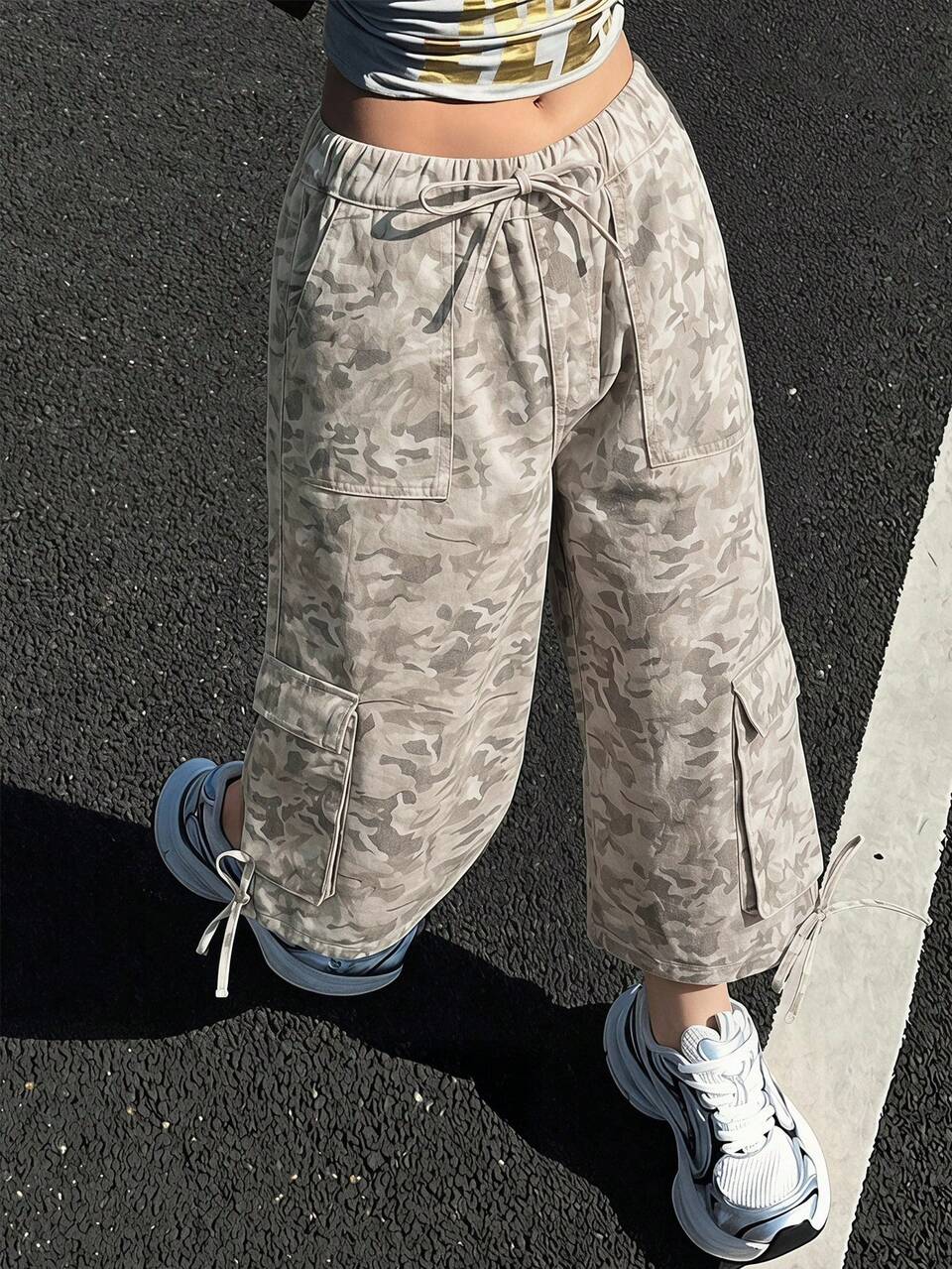 Women's Camouflage Pattern Waist Tie Cargo Pocket Capri Jeans Vacation Gray Summer Baggy Streetwear