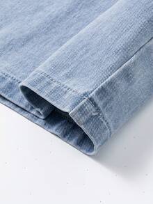 SHEIN 女童2件組牛仔套裝，夏季，柔軟，棉質，休閒，時尚，百搭，舒適，極簡風，無袖牛仔背心，圓領，後開衩單鈕扣，彈性腰圍，蝴蝶結腰帶，經典5口袋修身淺藍水洗2件組牛仔褲套裝，適合日常出遊與度假 - 中等水洗藍 - 查看 4