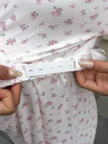 Dazy Maternity طقم نسائي من قطعتين للحمل، ملابس علوية بيضاء فضفاضة بأكمام قصيرة وبنطال طويل بنقشة زهور صغيرة متكررة، ملابس منزلية يومية للربيع والصيف - أبيض - مشاهدة 8