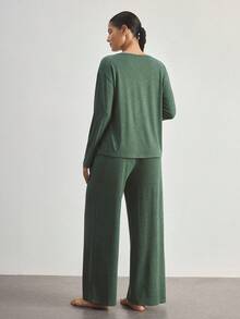 Ocili Minimalistischer, bequemer, kragenloser, weicher Pyjama-Set für Frauen - Dunkelgrün - Übersicht 3