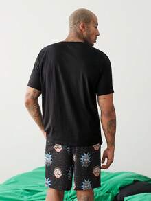 Rick and Morty X SHEIN Conjunto de Roupa de Descanso Masculino com Camiseta de Manga Curta Gola Redonda Estampa de Anime Cartoon e Shorts com Bolso - Preto - Visão 2