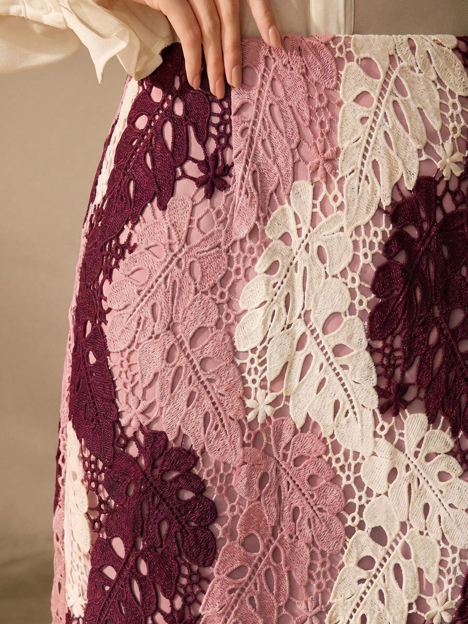 Falda elegante de mujer de alta calidad, de talla estándar, con contraste de color, bordado hueco y estilo vintage, adecuada para el Día de San Valentín, vacaciones de verano y primavera