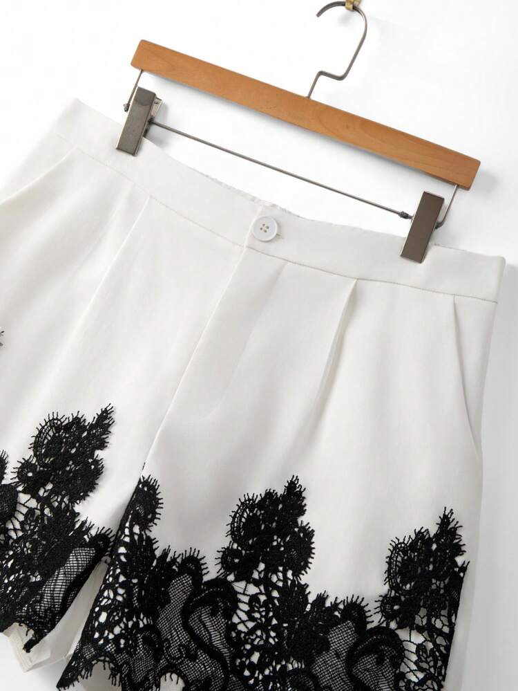 GlowEve CURVE Pantalones cortos de línea A con ribete de encaje blanco simple talla grande - Blanco - Añade 3