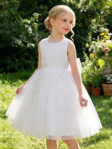 SHEIN Glamorique Kids Vestido elegante y encantador para niñas con encaje blanco, sin mangas, cintura ceñida, lazo decorativo, de doble capa de tul esponjoso y lujoso - Blanco - Ver 7