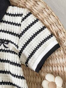 SHEIN Playful Pals 女嬰刺繡蝴蝶結條紋黑白羅紋領羅紋袖短袖休閒洋裝，適合居家休閒、戶外運動與派對，日常出遊完美選擇，夏季百搭 - 黑與白 - 查看 7