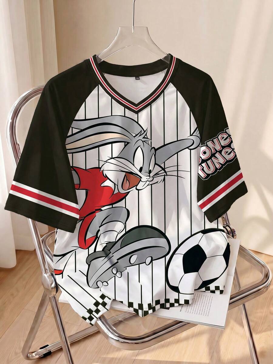 LOONEY TUNES X SHEIN 女士休闲时尚街头卡通兔子踢足球条纹印花撞色插肩袖 V 领 T 恤,夏季 - 白色 - 查看 1