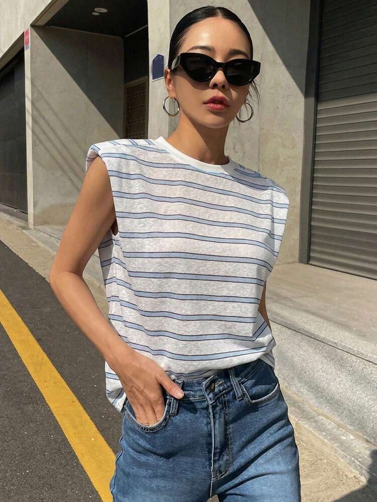 Livesso Randig ärmlös dam-T-shirt med rund hals och vadderade axlar - Babyblå - Visa 1