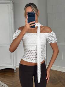 Livesso Blusa de mujer elegante para verano, casual, blanca, corta, con encaje jacquard calado, con cordones y lazo, hombros descubiertos, para boda y banquete - Blanco - Ver 9