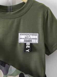 SHEIN Coolqubz 男童迷彩斜挎包和平版t恤街頭風套裝,夏季2件套裝 - 彩色 - 查看 4