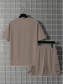 Manfinity Homme Conjunto de camiseta de manga corta de unicolor y pantalones cortos para hombre - Marrón - Ver 2