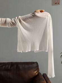 SHEIN 這款白色前綁帶女童開襟衫呈現柔軟細膩的風格。採用羅紋紋理面料製成，輕盈透氣。設計有V領和前抽繩綁帶，簡約而精緻。短版剪裁修飾身高並顯瘦，而荷葉邊袖口和下擺增添柔美感。適合夏季防曬，並可搭配吊帶背心日常穿著 - 白色 - 查看 2
