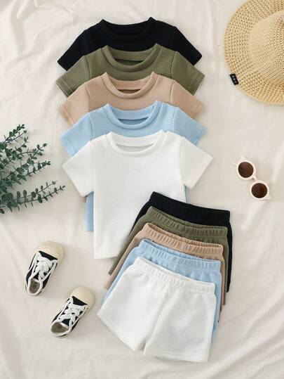 SHEIN 10 chiếc/5 bộ quần áo bé trai, bao gồm 5 chiếc áo dệt kim cổ tròn tay ngắn họa tiết và 5 chiếc quần short dệt kim lưng thun họa tiết. Màu sắc của áo là màu kaki, xanh xám, xanh quân đội, nâu và đen, màu sắc của quần short tương ứng với áo. Phù hợp cho mùa xuân/hè, thể thao ngoài trời, đi chơi thường ngày, phù hợp cho bé trai từ 6 tháng đến 2-3 tuổi