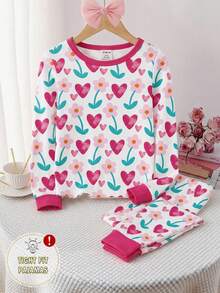 SHEIN Genkimix Kids 2件/1套女嬰夏季可愛迷人白色底粉色愛心與花卉印花、荷葉邊下擺、俏皮活潑。適合女嬰夏季戶外玩耍圓領套頭長袖長褲針織面料舒適柔軟高彈性面料修身款家居服兩件套睡衣 - 彩色 - 查看 5