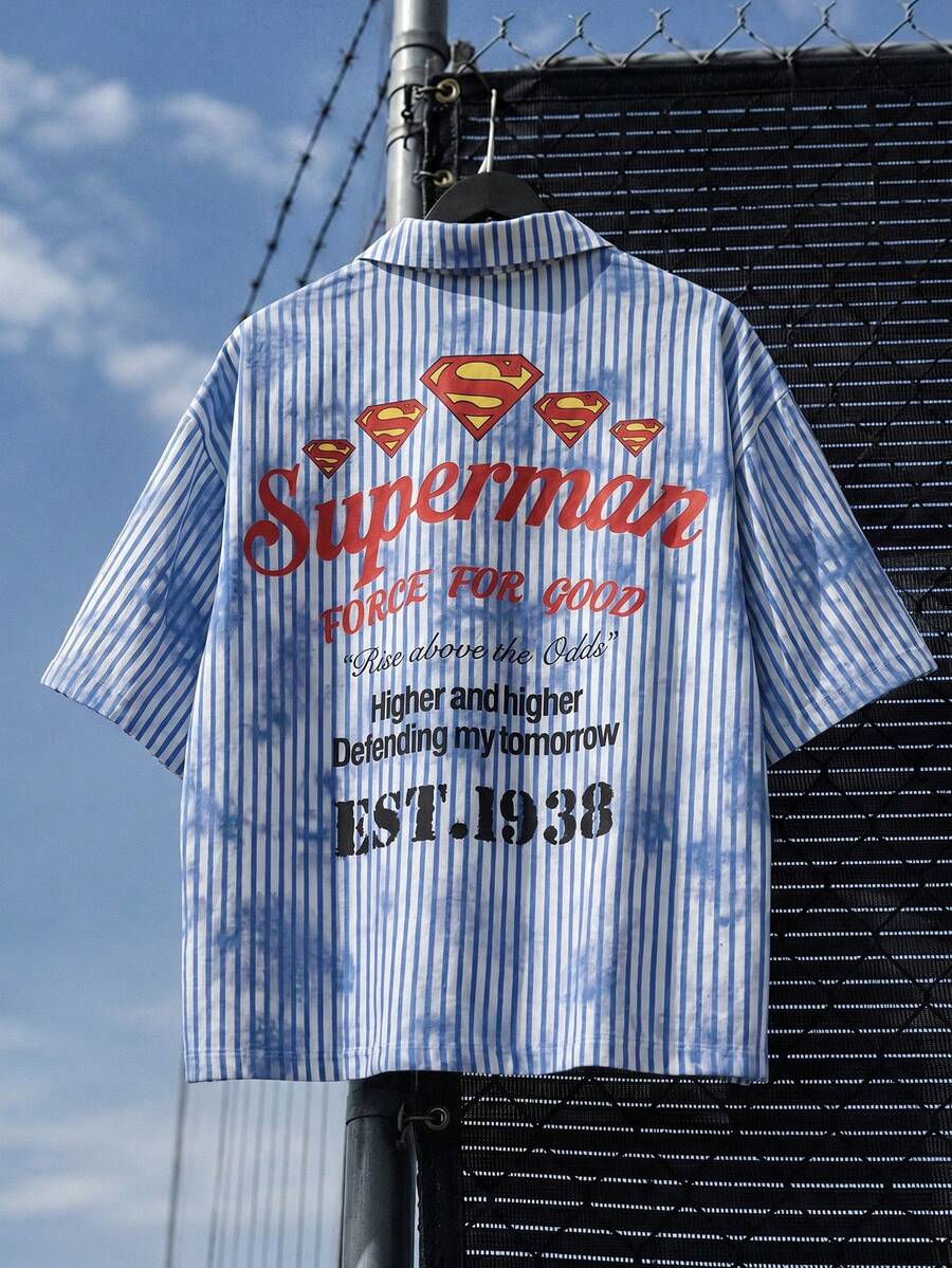 SUPERMAN X SHEIN قميص رجالي مخطط بطباعة حروف كاجوال متعدد الاستخدامات للسفر اليومي - الأزرق - مشاهدة 1