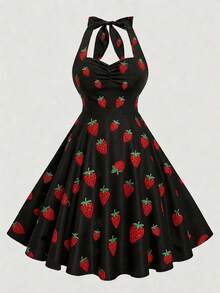 Sweetra Vestido de talla grande con cuello halter, cintura definida, corte A, estampado de fresas y diseño plisado - Multicolor - Ver 1