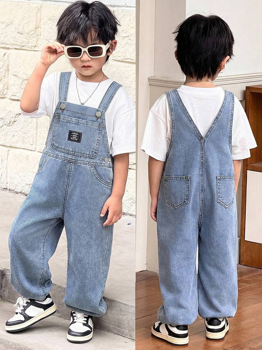 SHEIN Little Byeori 男童宽松浅蓝色牛仔背带裤,带可调节肩带 - 淺色水洗藍 - 查看 1