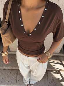 SHEIN EZwear 女士深V领修身休闲日常短袖T恤 - 咖啡棕 - 查看 1