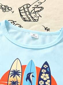 SHEIN 3件組小男孩夏季新款兒童海灘夏威夷風白色衝浪/棕櫚樹/海豚印花熱轉印無袖背心 + 漸層熱帶棕櫚樹短褲 + 搭配遮陽帽 | 海灘度假兒童泳裝外套 | 海灘水上活動套裝 | 4-7歲趣味戶外穿搭動感套組 | 家庭旅行海灘裝備休閒拍照短褲帽子套組酷夏穿搭 - 淺藍色 - 查看 4