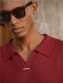 Vientiro Men's Solid Color V-Neck Fashion Knit Short Sleeve Top - Red - View 2