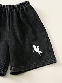 SHEIN 小男孩騎士印花連帽背心與短褲休閒套裝 - 彩色 - 查看 6