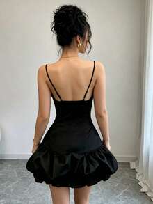Franclia Gaun Mini Seksi Wanita Berwarna Hitam dengan Motif Bunga di Bagian Bawah dan Tali Bahu Tipis - Hitam - View 2