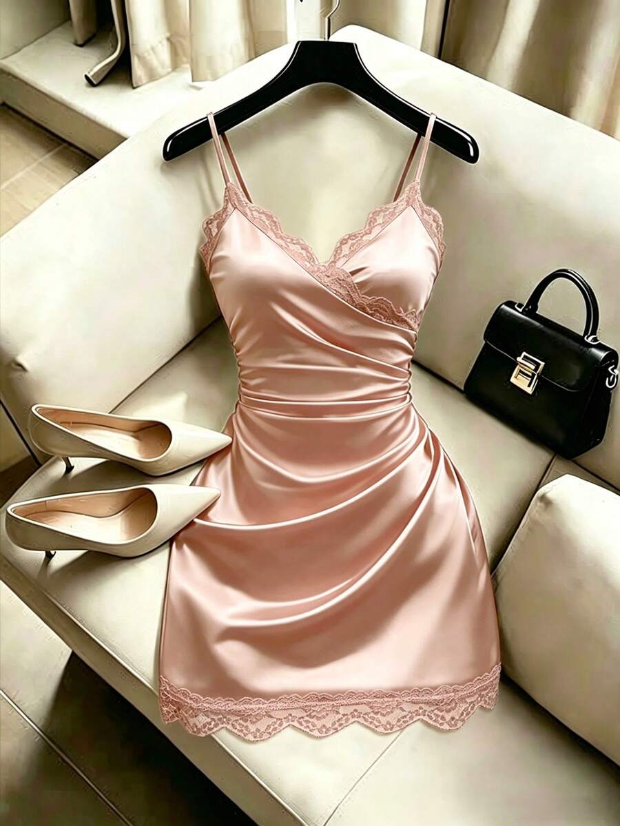 SHEIN Franclia 女款緞面蕾絲拼接百褶細肩帶洋裝 - 粉色 - 查看 1