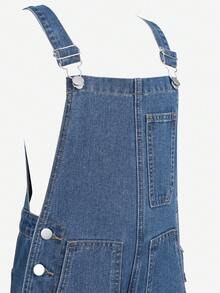 SHEIN 青少年女孩牛仔吊帶褲 & 連身褲，1件裝，夏季甜美休閒青春活力女孩風穿搭推薦！舒適牛仔布料製成，淺洗藍色，前側口袋，腰側鈕扣方便穿脫，寬鬆舒適版型，寬腿 + 高腰設計視覺上拉長身材比例。非常適合日常出遊、校園休閒、開學季、旅行與度假散步，在人群中脫穎而出。 - 藍色 - 查看 7