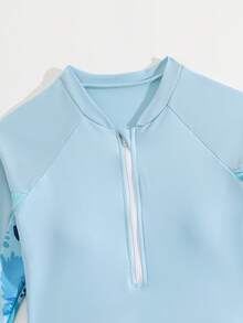 SHEIN Top de bikini tipo camisola para niñas preadolescentes con estampado aleatorio, protección solar - Celeste - Ver 4
