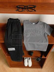 2 Peças Conjunto de Camiseta de Manga Curta com Gola Redonda e Bolso Cargo com Padrão Gravado de Letras para Meninos Jovens e Calça com Cor Contrastante, Conjunto de Roupa Casual Esportiva Adequado para Primavera, Verão, Outono, Versátil para Férias, Escola, Festa - Cinza - Visão 9
