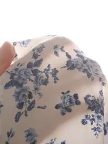 SHEIN 青少年女孩 2件套 春夏新款休閒度假風 冰絲藍色短袖襯衫與碎花吊帶洋裝套裝 - 藍白色 - 查看 8