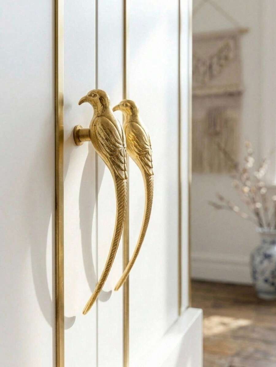 Cirelle 1 Tay nắm cửa tủ quần áo hình chim ác là vàng sáng tạo, màu kim loại cổ điển, thích hợp cho tủ rượu và ngăn kéo tủ giày. Phù hợp cho nhà ở, khách sạn, cửa hàng, quán bar, phòng hội nghị, văn phòng và phòng học. Cũng lý tưởng làm đạo cụ chụp ảnh, quà tặng tân gia, đồ trang trí nhà cửa sáng tạo và phụ kiện cải tạo nhà cửa. - Nhiều màu - Xem 1