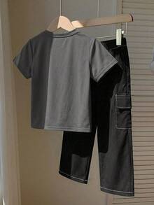 2 Peças Conjunto de Camiseta de Manga Curta com Gola Redonda e Bolso Cargo com Padrão Gravado de Letras para Meninos Jovens e Calça com Cor Contrastante, Conjunto de Roupa Casual Esportiva Adequado para Primavera, Verão, Outono, Versátil para Férias, Escola, Festa - Cinza - Visão 5