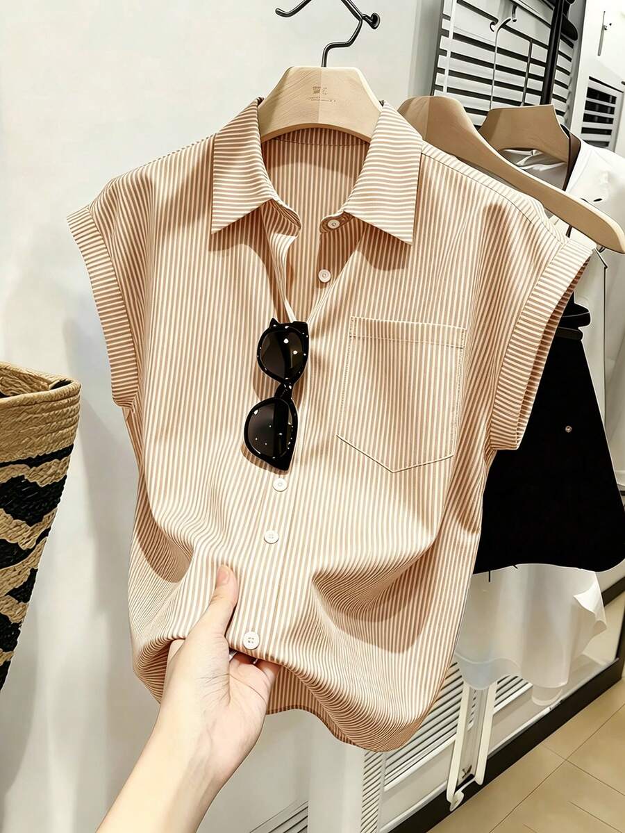 SHEIN Franclia 女款新款藍色條紋胸前口袋設計寬鬆短袖休閒襯衫上衣,適合出遊、通勤、日常、度假、節日、正式、工作 - 卡其色 - 查看 1