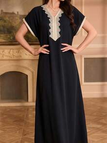 Al Najma 刺繡領花肩袖優雅洋裝 - 黑色 - 查看 3