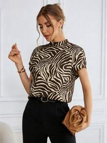 SHEIN Essnce Kemeja Wanita Kerah Tegak Kecil Motif Zebra Cokelat Cocok untuk Pakaian Sehari-hari, Hari Guru, Kantor, Musim Panas, dan Elegan - Coklat - View 4