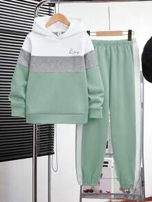 SHEIN 青少年男孩童裝 男童連帽衫 男童服飾 男童運動長褲 拼接連帽衫運動長褲 2件套 高 CP 值 適合通勤上學 日常休閒 大學出遊 適合運動 - 綠色 - 查看 4