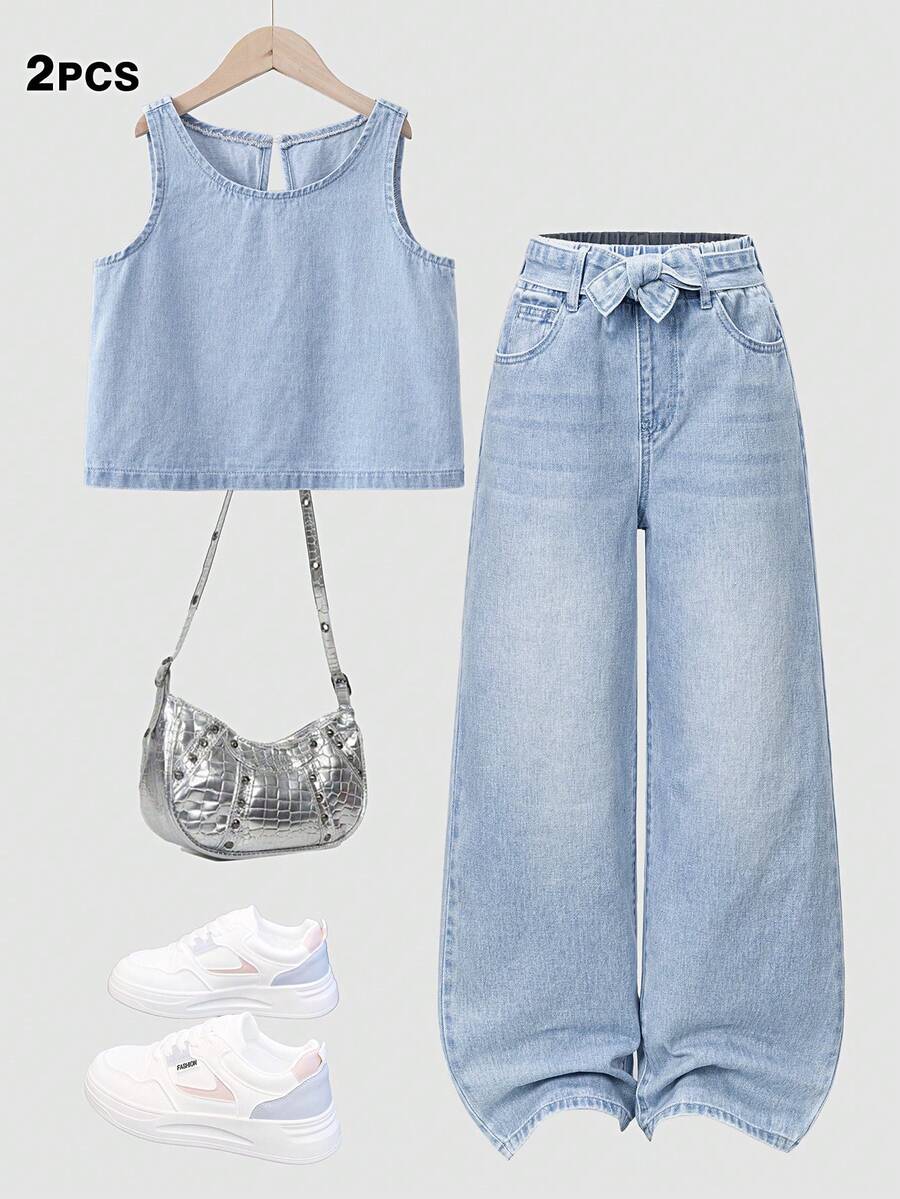 SHEIN 女童2件組牛仔套裝，夏季，柔軟，棉質，休閒，時尚，百搭，舒適，極簡風，無袖牛仔背心，圓領，後開衩單鈕扣，彈性腰圍，蝴蝶結腰帶，經典5口袋修身淺藍水洗2件組牛仔褲套裝，適合日常出遊與度假 - 中等水洗藍 - 查看 1