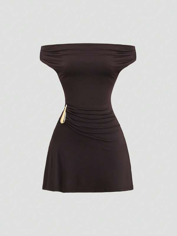 Sweetra Vestido mini de mujer nuevo primavera/verano de moda, de punto con diseño plisado, decoración metálica, estilo dulce y picante, sexy, hombros descubiertos, ajuste ceñido, favorecedor, casual, versátil para citas y desplazamientos, color marrón café liso