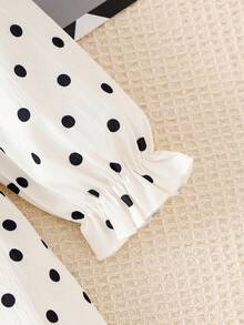 SHEIN Playful Pals 女嬰領口泡泡長袖 2合1 A字洋裝，經典 A字剪裁適合各種體型的嬰兒，獨特領口設計增添正式感，巧思泡泡袖打造甜美俏皮風格，豐富 2合1 設計，適合女嬰日常休閒舒適穿著、戶外玩耍及度假休閒穿搭 - 黑與白 - 查看 6
