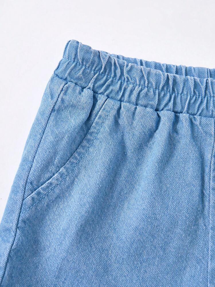 女嬰與幼童休閒甜美度假風時尚設計，個性化極簡基本款彈性腰帶假口袋荷葉邊寬鬆牛仔短褲，柔軟舒適棉質牛仔效果，適合日常穿著 - 淺色水洗藍 - 查看 7