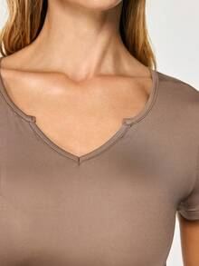 SHAPORA 1pc Women Coffee Brown V-Neck Tight Cropped Top - Coffee Brown - View 4