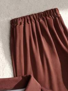 SHEIN 女童咖啡棕美式復古學院風條紋 Polo 套裝，復古棕色調對比條紋領 Polo 收腰短袖上衣搭配高腰垂墜寬腿褲 2 件組，貼身百搭休閒穿搭，學生日常通勤慵懶風，學院風青春日常穿著 2 件組 - 咖啡棕 - 查看 7