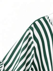 GlowEve CURVE 大尺碼夏季休閒柔軟修身優雅條紋拼接洋裝 度假商務綠色與白色正式款 - 墨綠色 - 查看 3