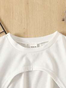 SHEIN 小女孩夏季柔軟黑白對比T恤+連身褲套裝，適合正式場合、外出、度假、街頭穿搭，百搭適用於任何場合，姐妹裝、親子裝，可愛女孩造型 - 黑色 - 查看 4