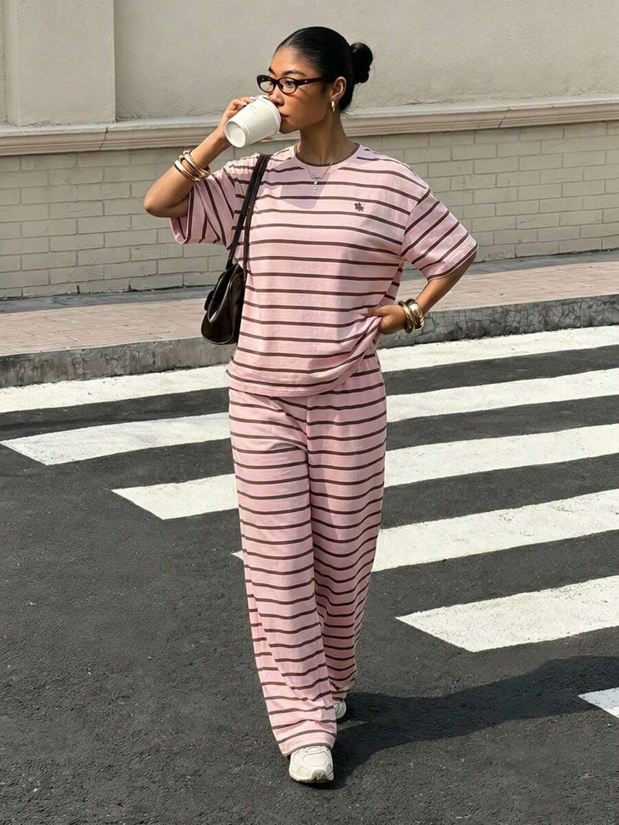 Muchica 女款休閒寬鬆T恤與長褲套裝,夏季穿搭,美式復古條紋,適合日常通勤、約會、派對、秋冬春夏、聖誕節、新年、感恩節、婚禮、海灘、畢業典禮,時尚優雅休閒,適合外出約會與通勤 - 彩色 - 查看 1