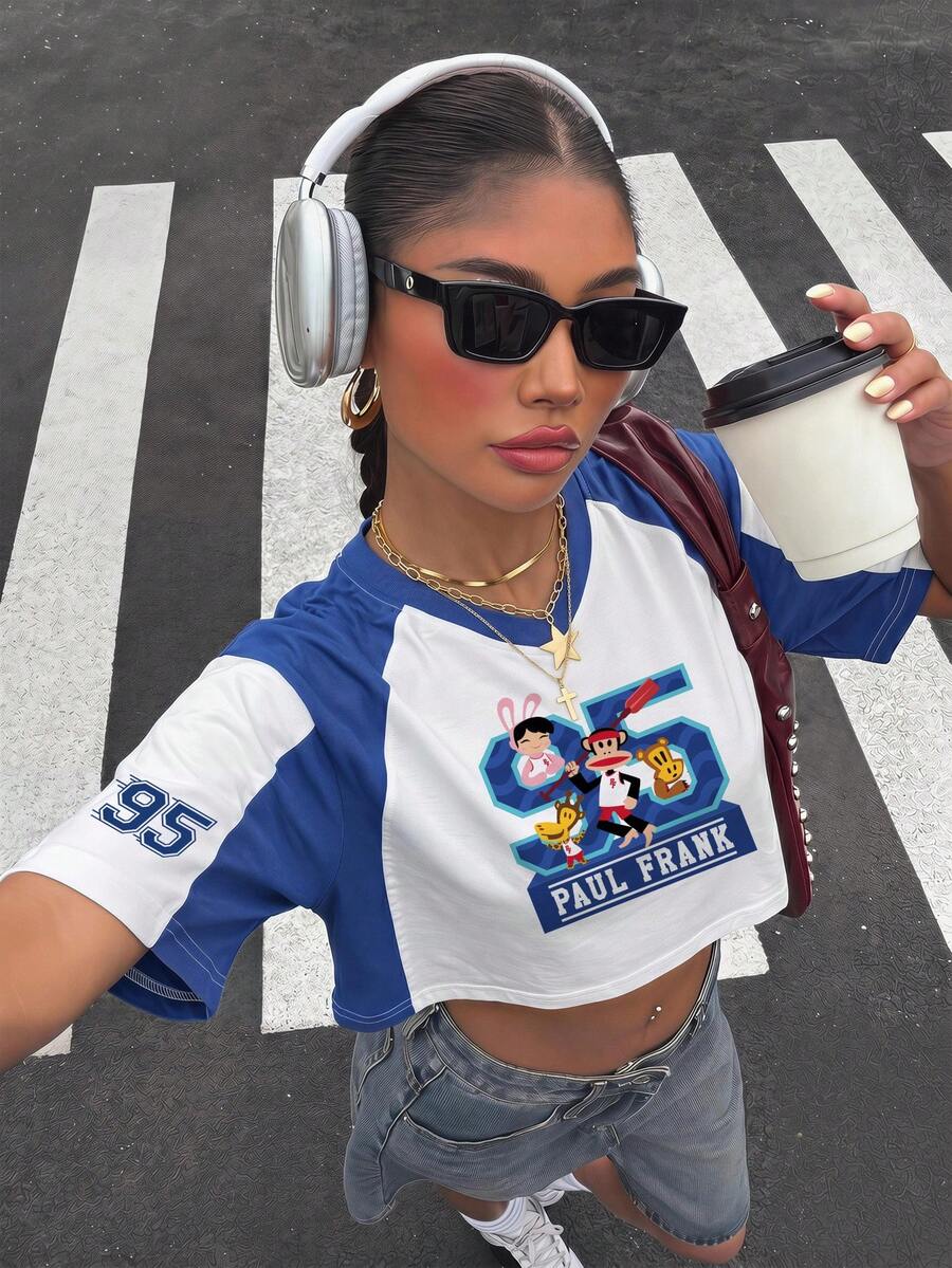 Muchica Paul Frank X SHEIN 女款夏季短袖V領IP聯名配色字母印花休閒短版落肩袖T恤,適合世界盃、比賽日、運動休閒、大學穿搭、畢業季、開學季、度假季 - 彩色 - 查看 1
